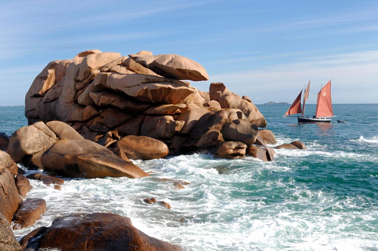 Vue Mer Cote De Granit Rose En Bretagne Trébeurden Exteriör bild