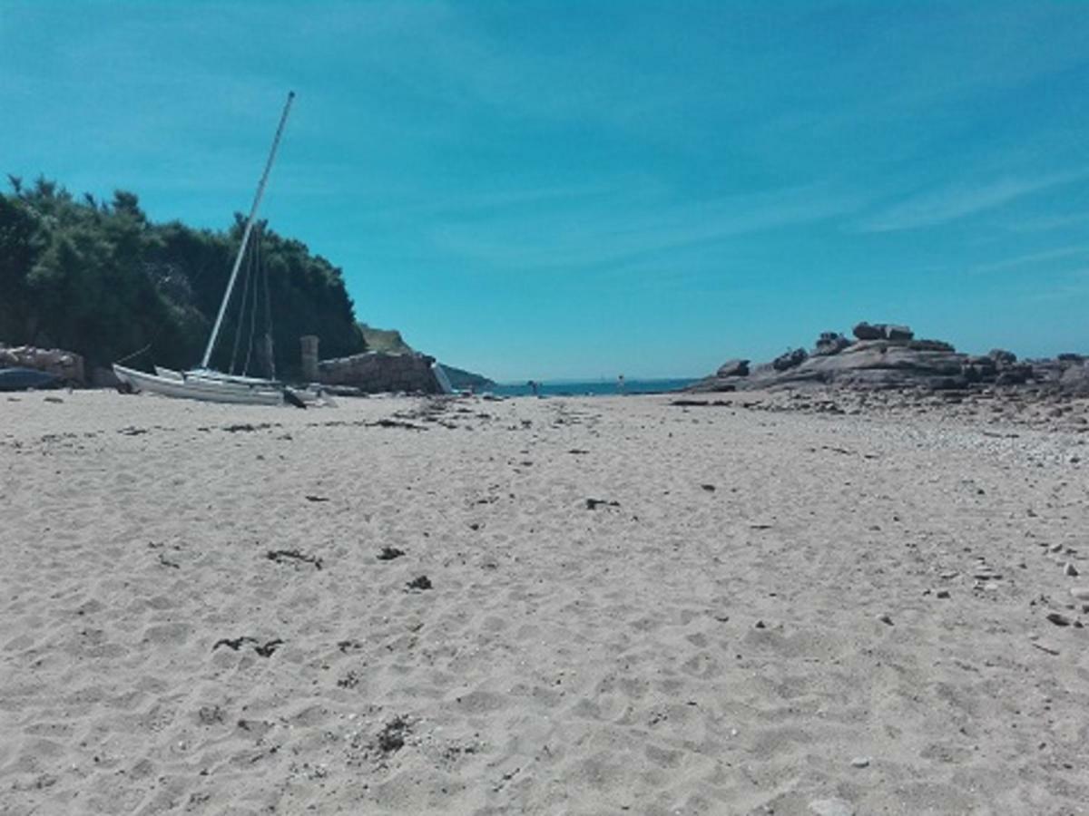 Vue Mer Cote De Granit Rose En Bretagne Trébeurden Exteriör bild