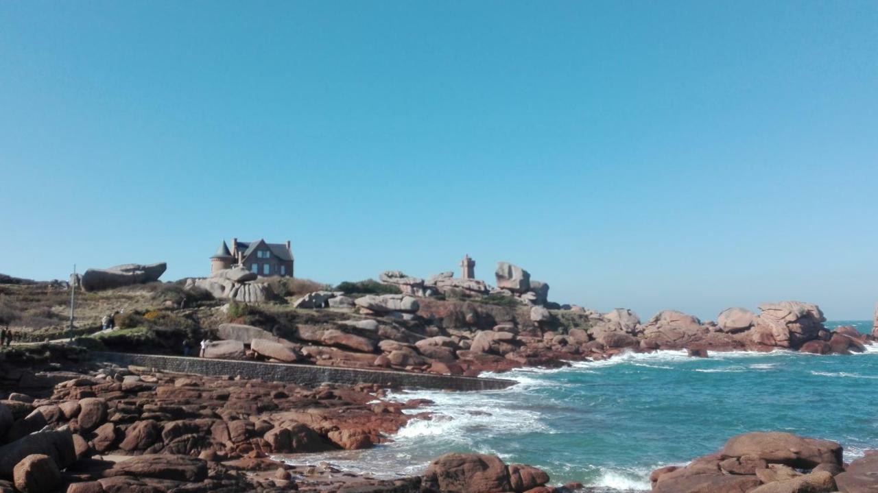Vue Mer Cote De Granit Rose En Bretagne Trébeurden Exteriör bild